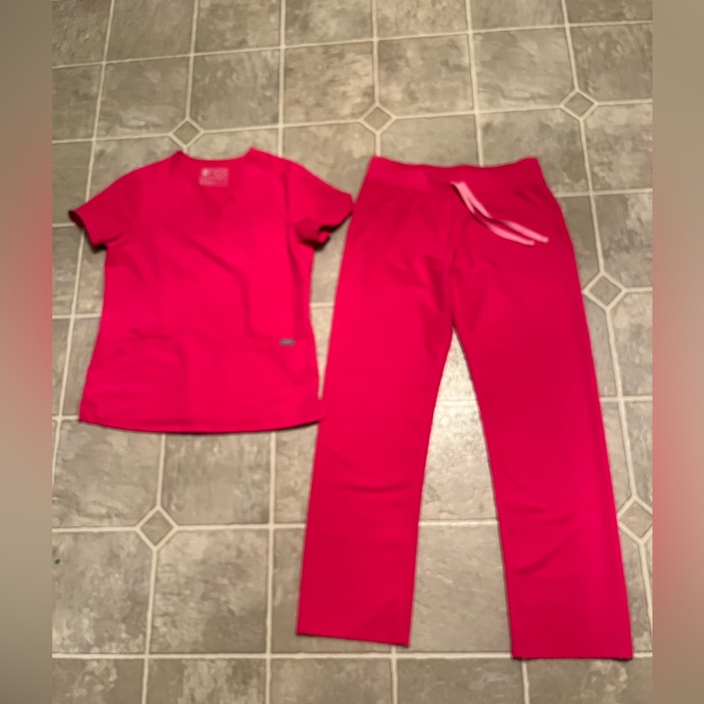 Pink figs scrub set